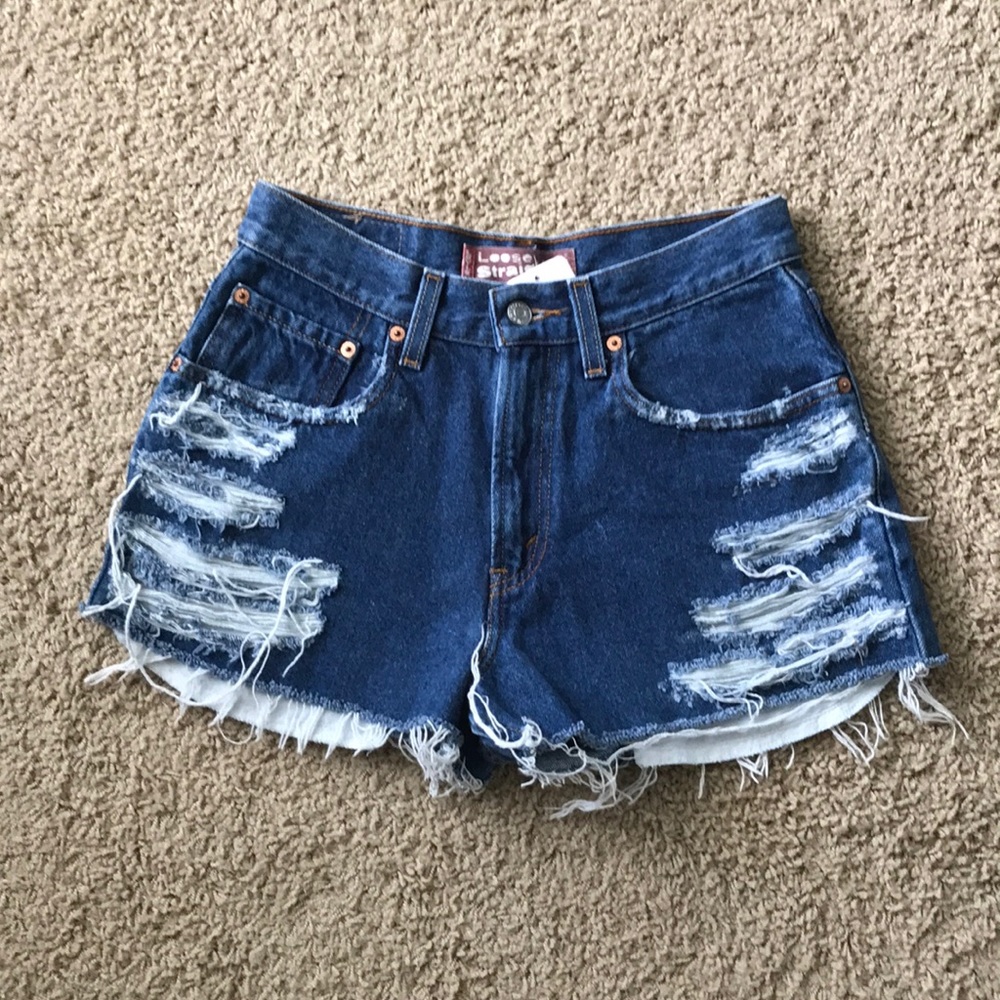 LEVI’s denim shorts size 28